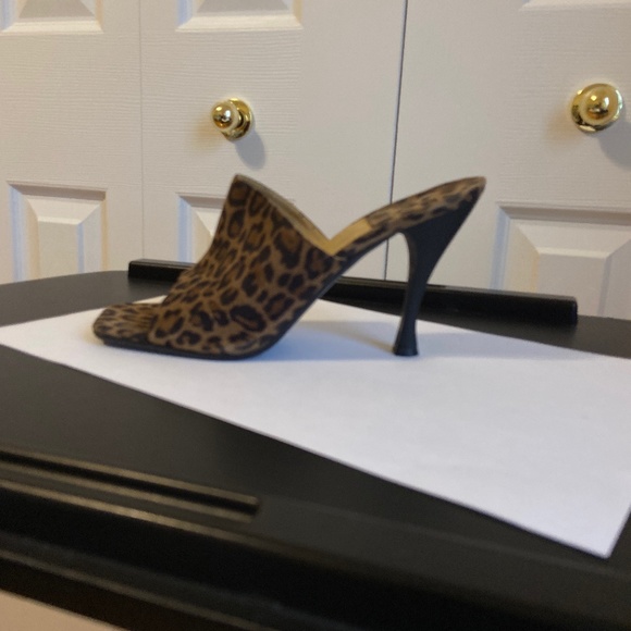 EUC Stuart Weitzman Suede Leopard Print Slides size 8 - Picture 3 of 10